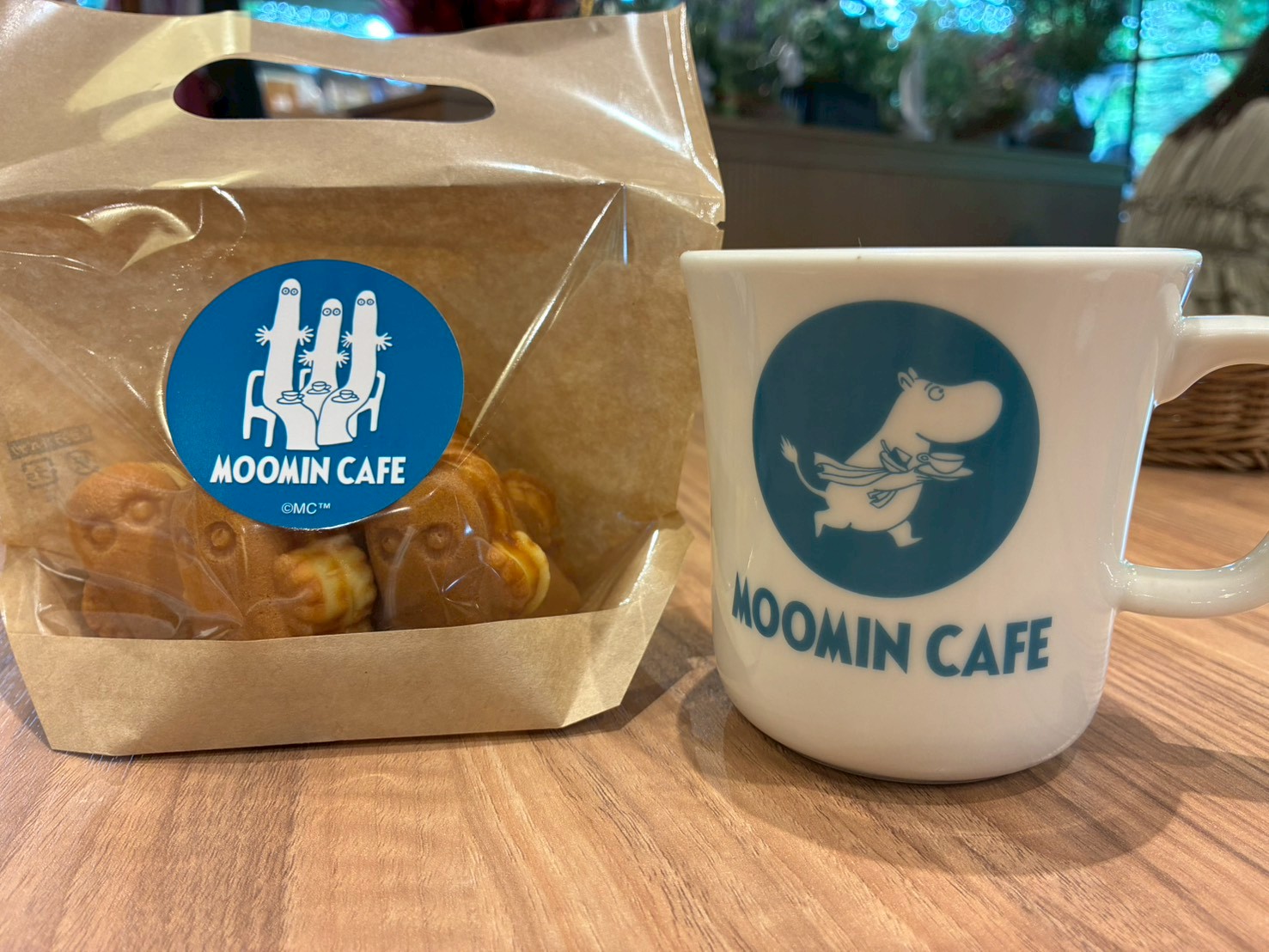 ムーミンカフェ軽井沢のマグカップとニョロニョロのベビーカステラ
