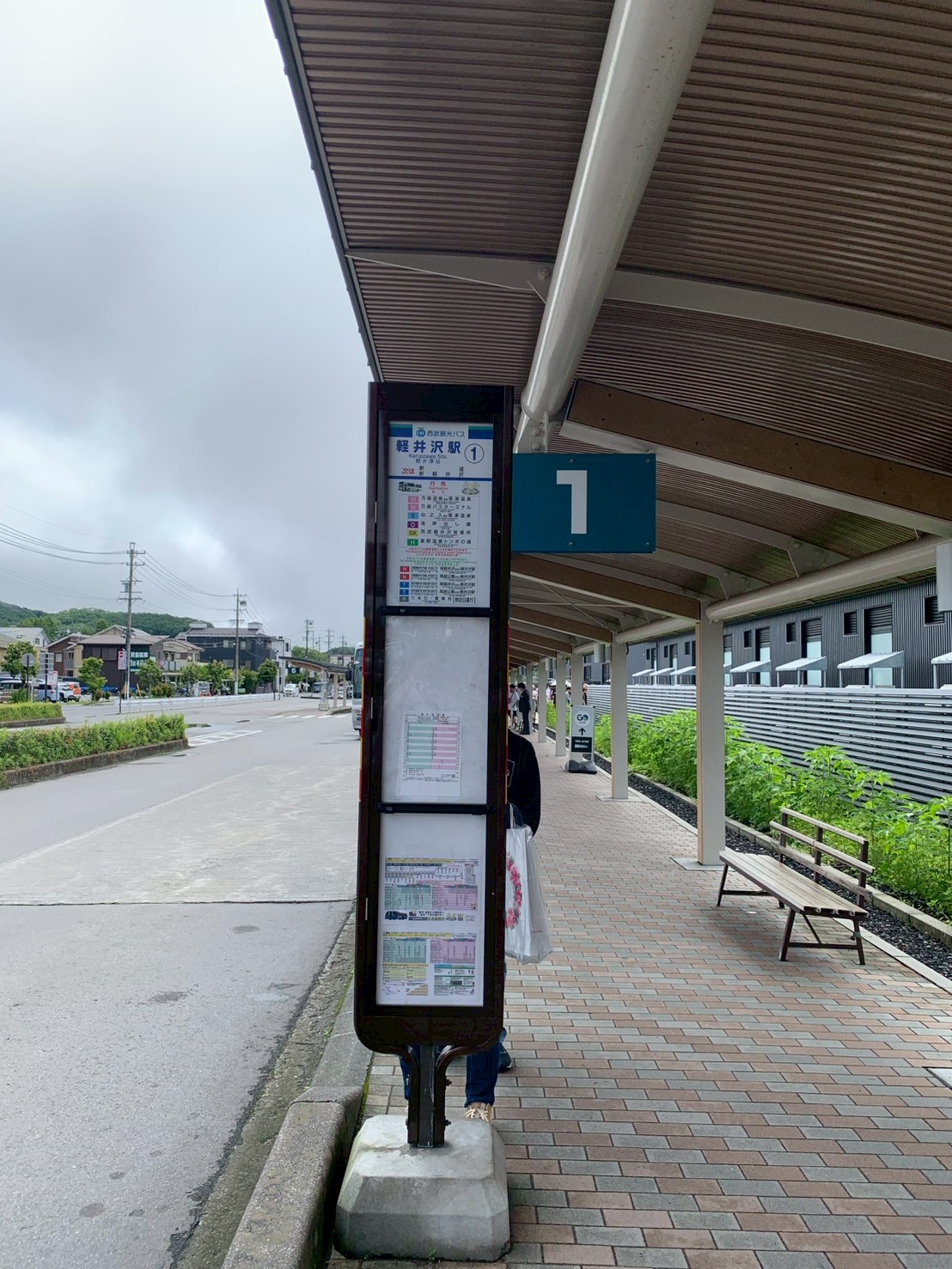 軽井沢駅北口のバス停と時刻表