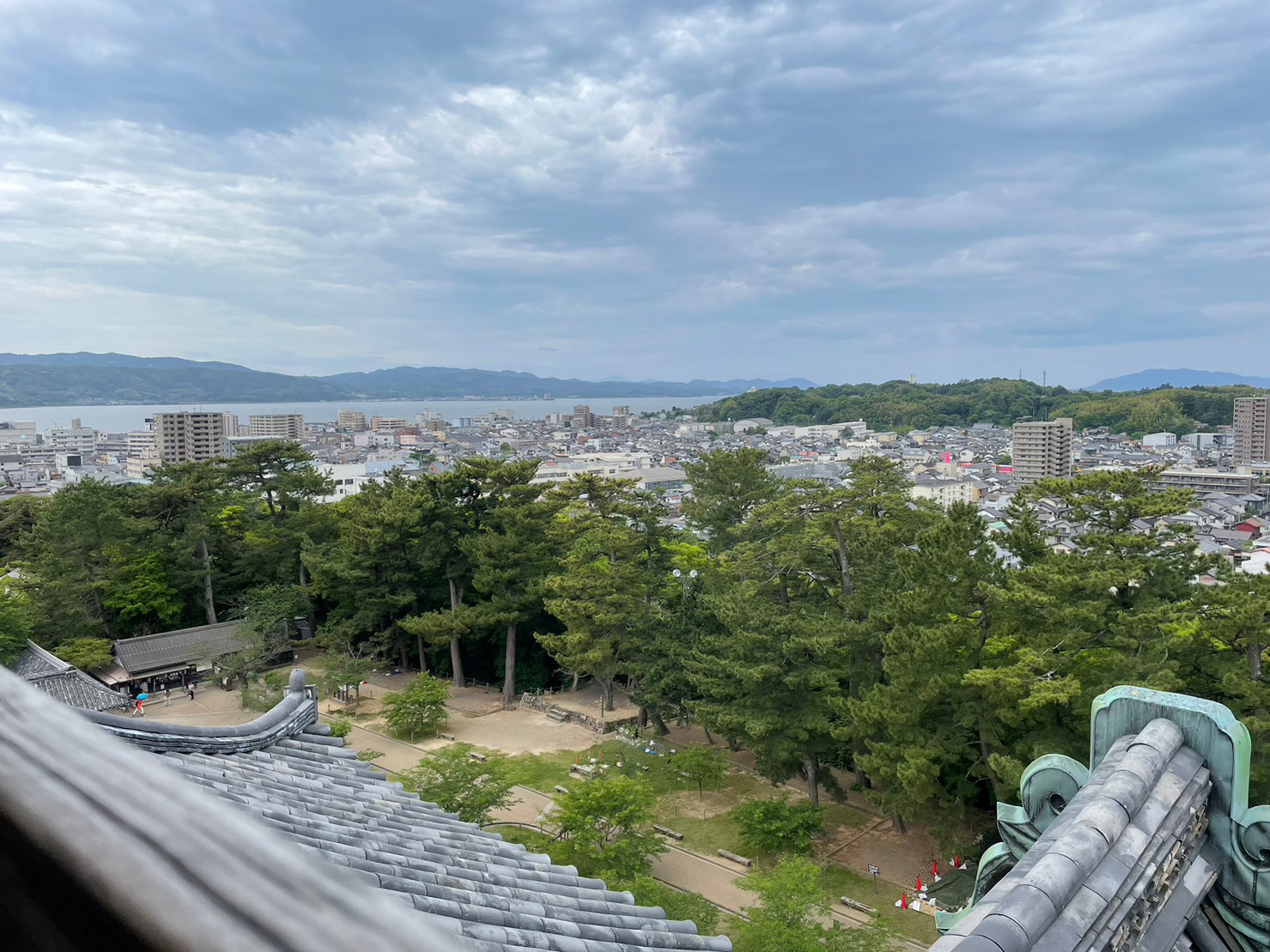 松江城天守から眺める松江市街と宍道湖の景色
