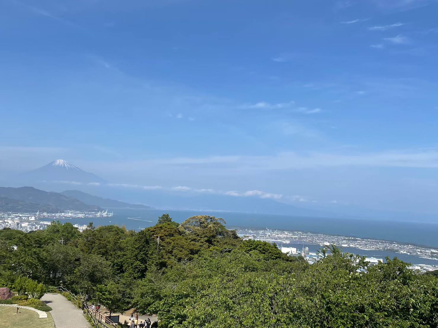 日本平夢テラスから見える富士山と駿河湾の全景
