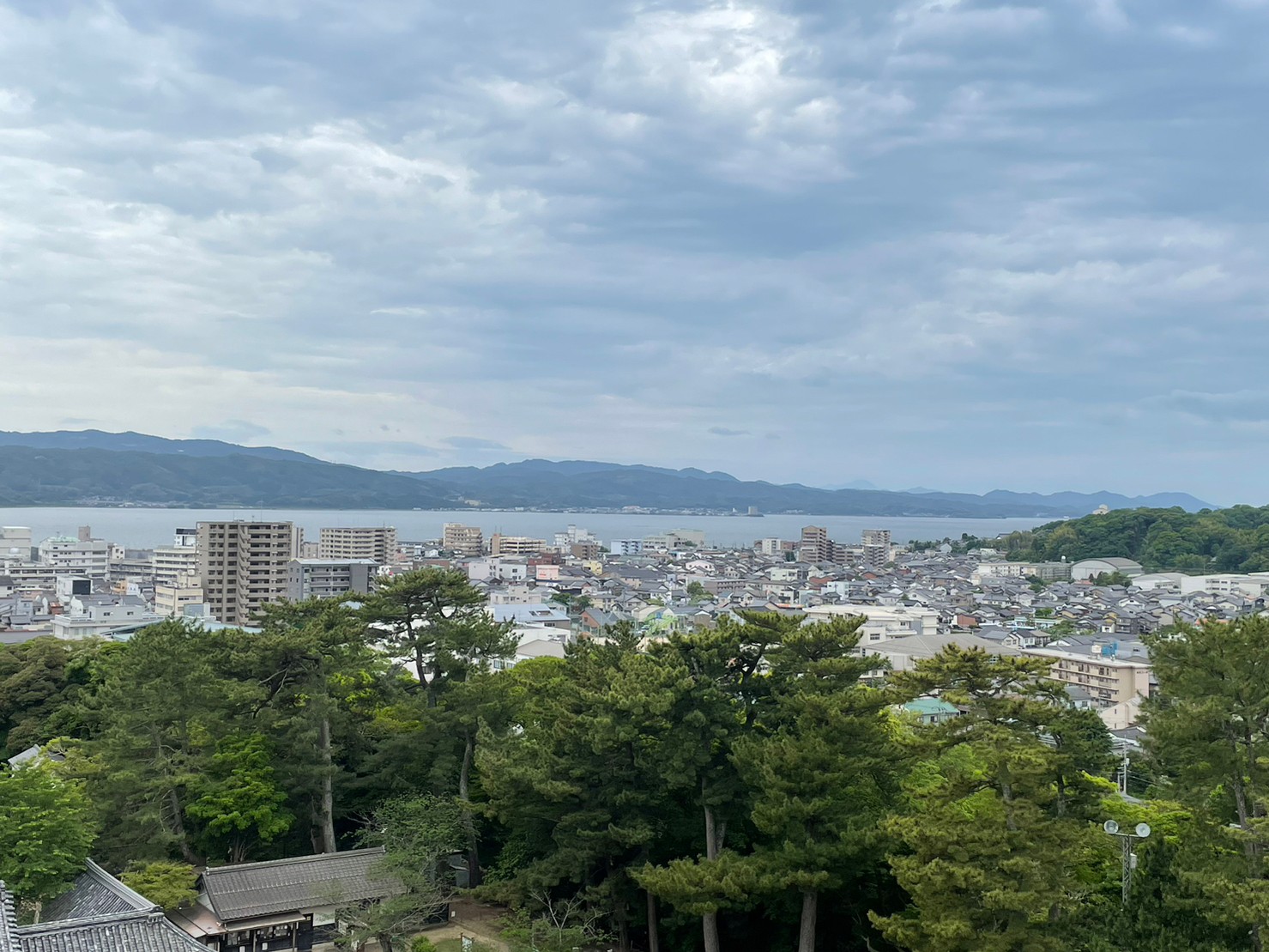 松江城天守から眺める松江市街と宍道湖方面の風景