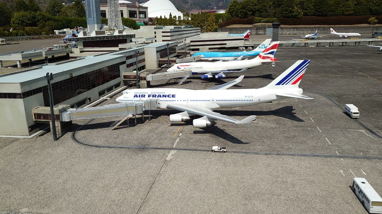 東武ワールドスクウェアの空港と飛行機のミニチュア展示