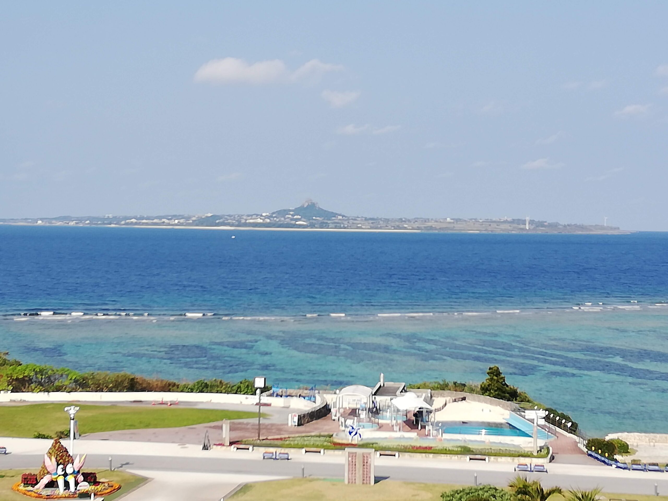 美ら海水族館周辺から眺める伊江島と沖縄の海