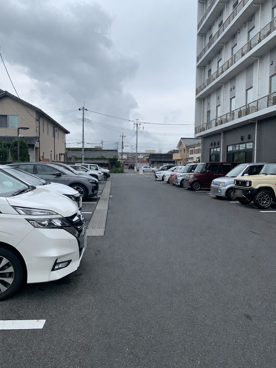 スーパーホテル佐野藤岡に隣接する無料駐車場