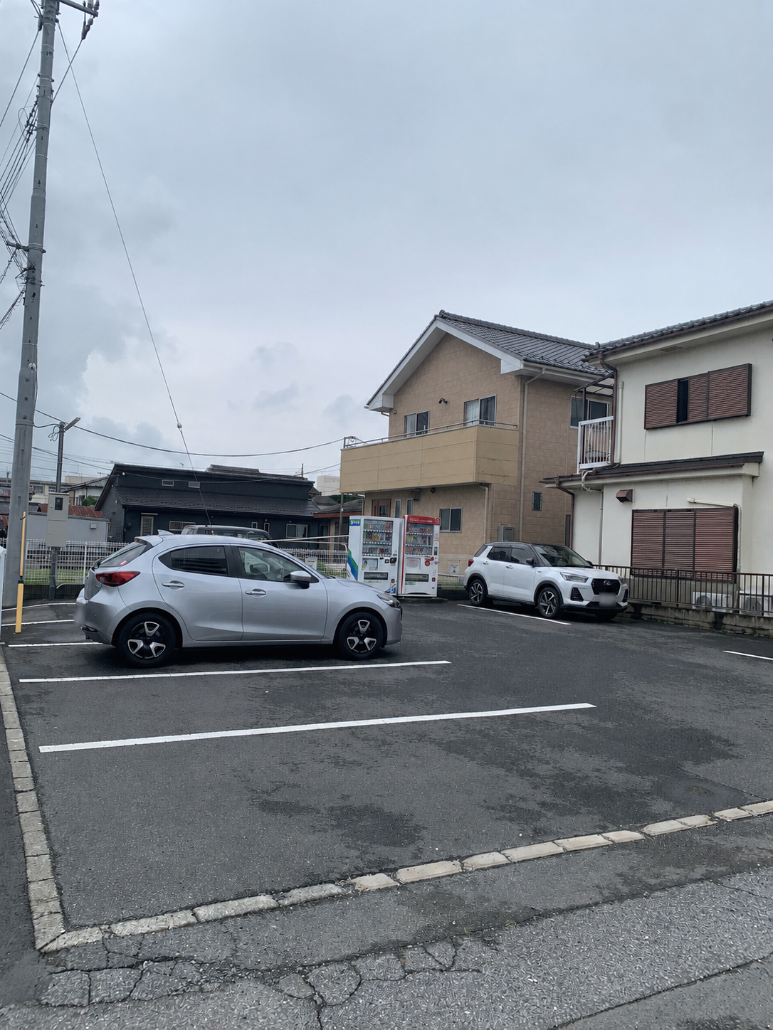 スーパーホテル佐野藤岡の道路向かいにある第二駐車場
