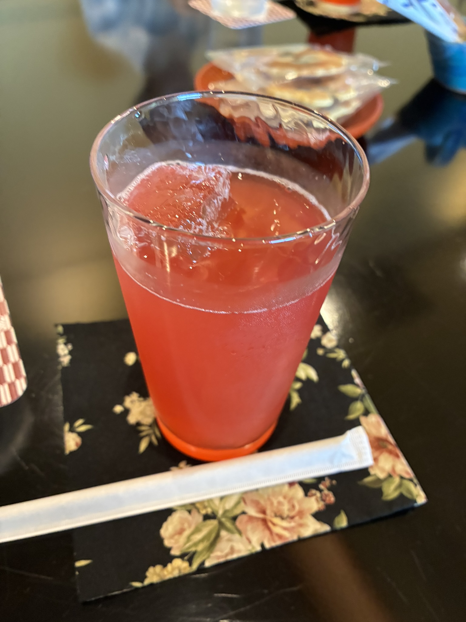 びわ湖花街道のラウンジでいただいた冷たいジュース