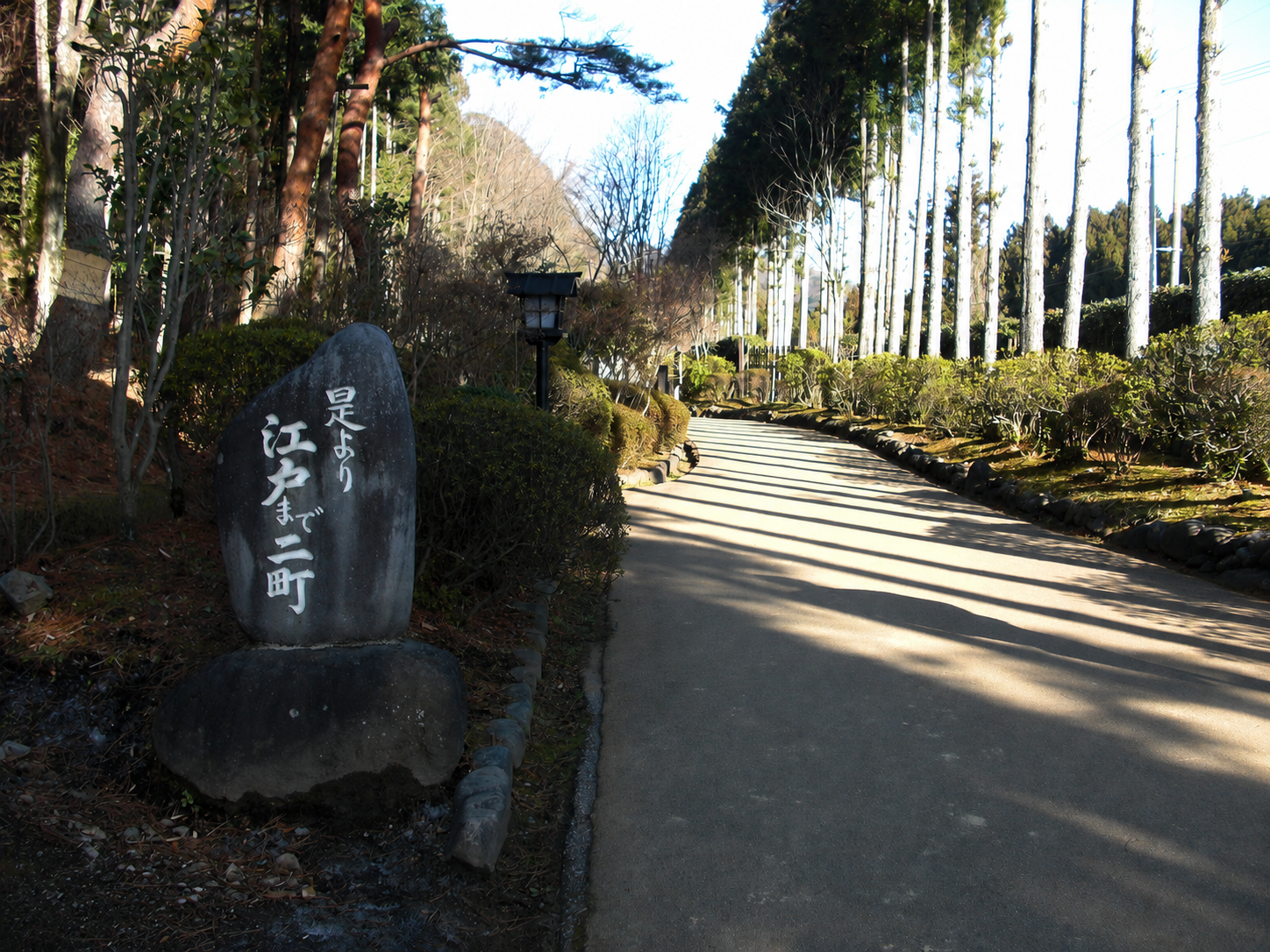 EDO WONDERLAND日光江戸村の入口と木造の建物
