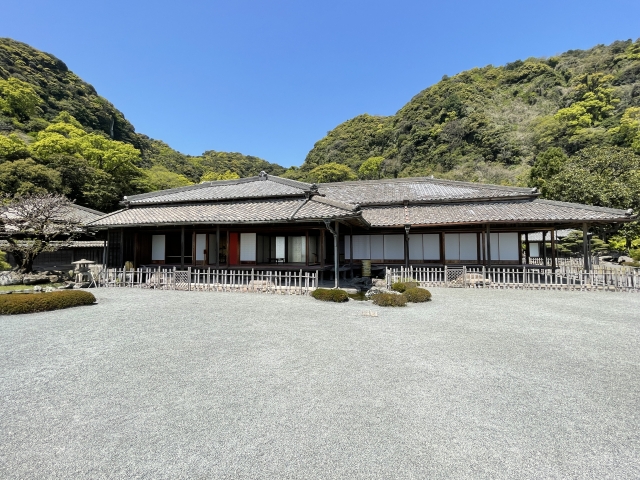 仙巌園の御殿と美しく整えられた庭園