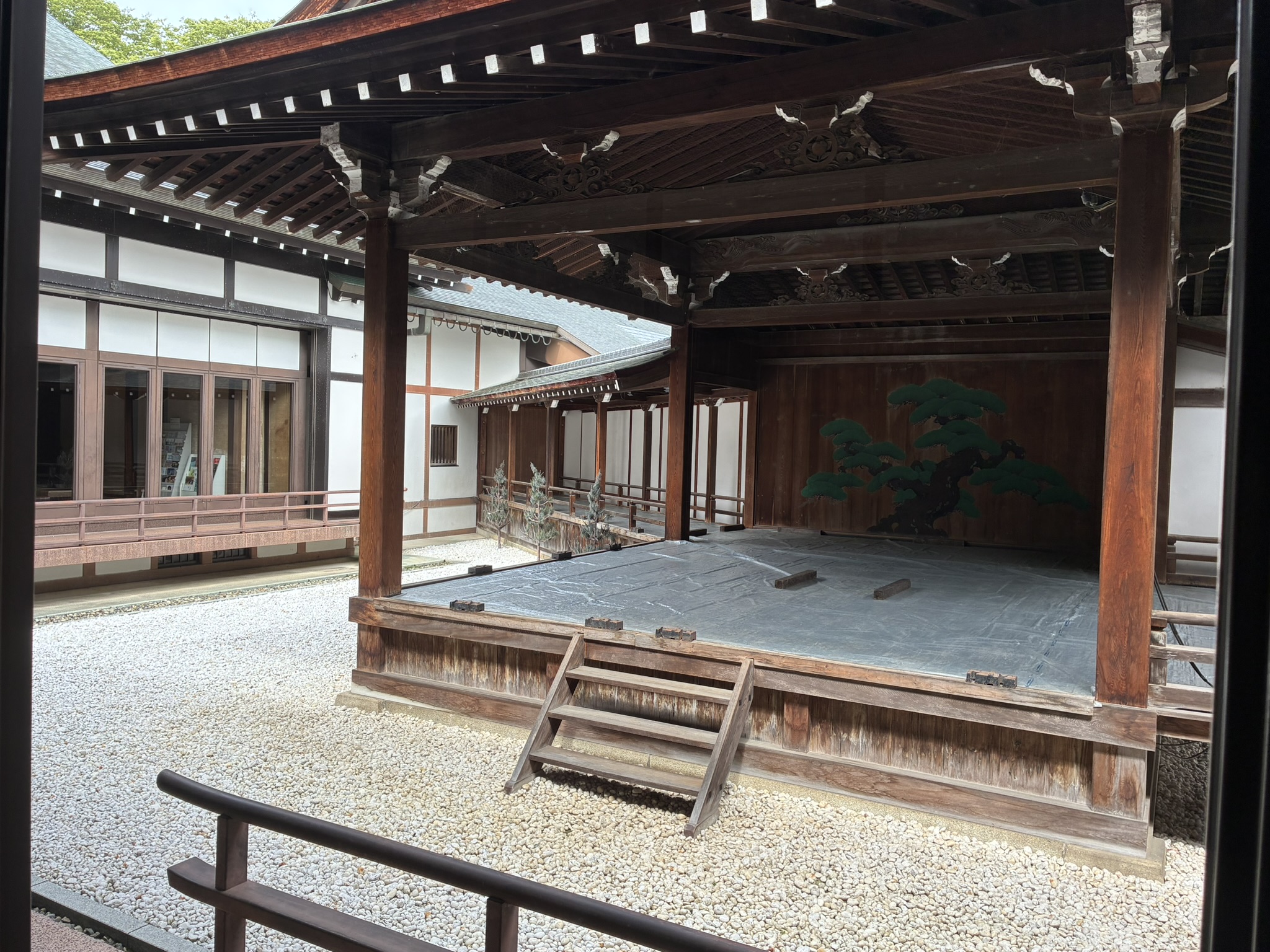 彦根城博物館の木造の能舞台