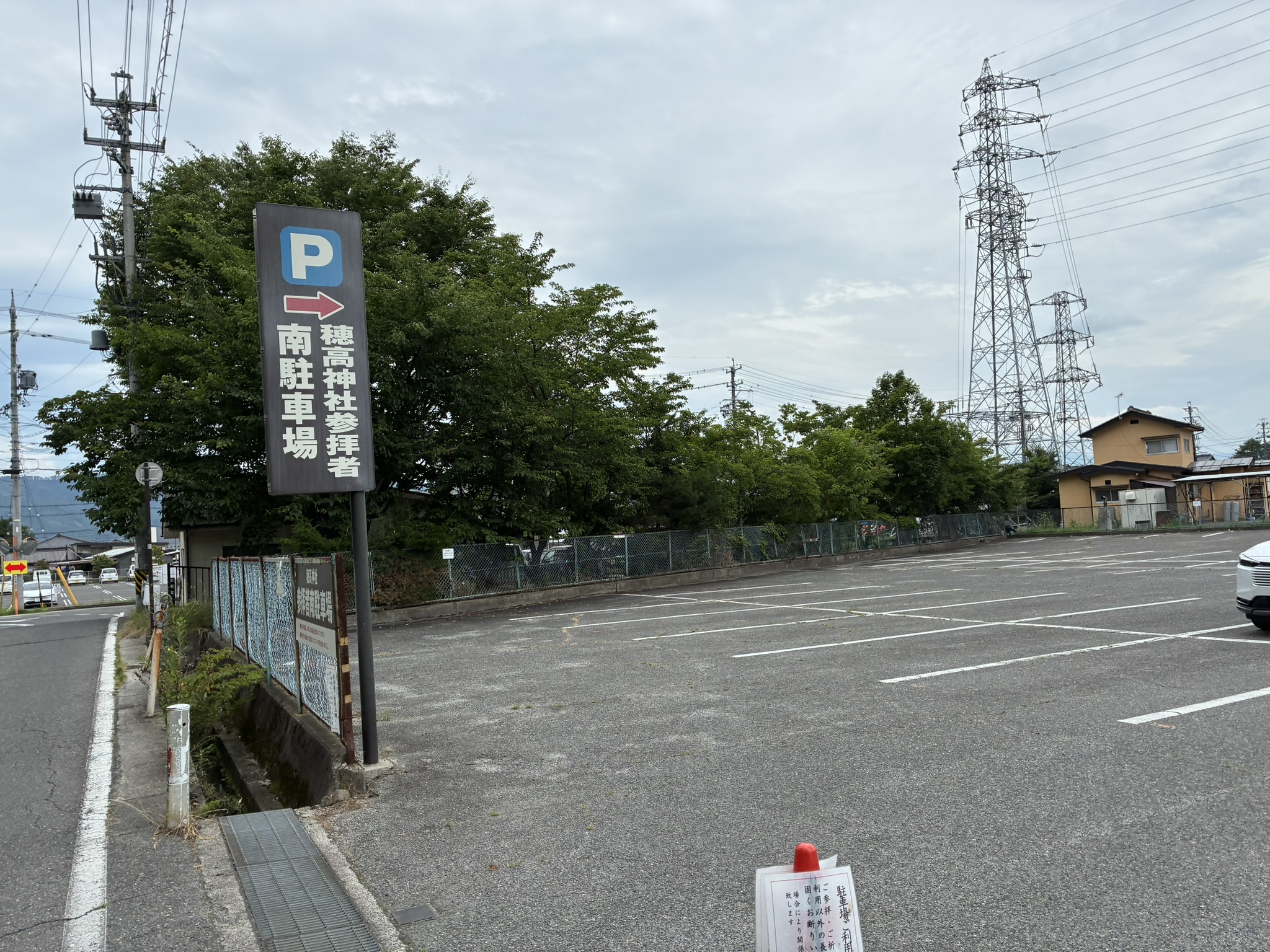 穂高神社参拝者用の南駐車場